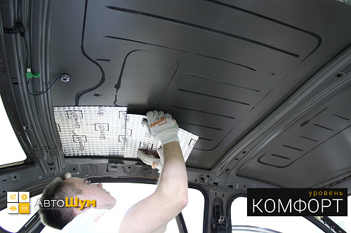 Клеим шумофф м2 на крышу Поло MK5