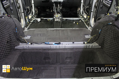 Клеим Absorber А15 на арки Тойоты рав4.