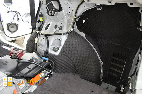 Шумоизоляция арок Тойота Приус