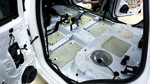 Штатная шумоизоляция пола Хавейл Джолион