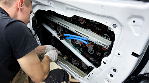 Виброизоляция дверей Киа К3