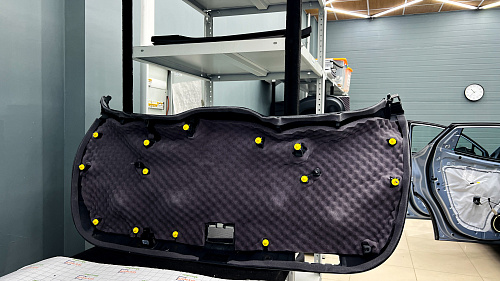 Шумоизоляция обшивки пятой двери  Чанган Юни-Т