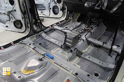 Штатная шумоизоляция днища Тойота Приус