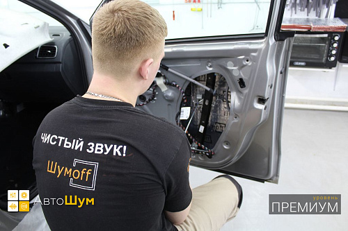 Клеим виброизоляцию внутрь двери Фольксваген Поло MK5