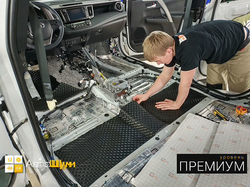 Клеим Шумофф Комфорт 6 на пол Тойоты Ра4 Ха40