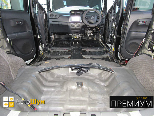 Шумоизоляция багажника Тойоты ББ.