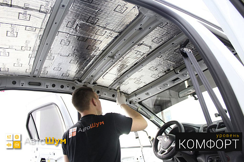 Клеим виброизоляцию Шумофф М2 на крышу Рено Логана