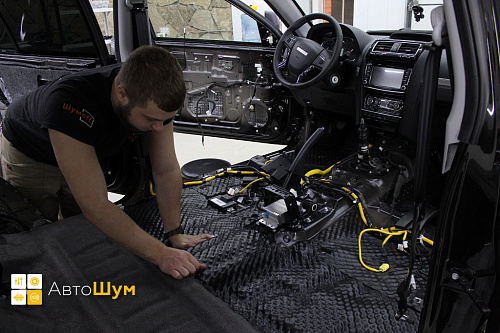 Клеим шумопоглотитель на днище Хавал Х5