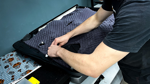 Шумоизоляция дверной обшивки Тойота Секвоя