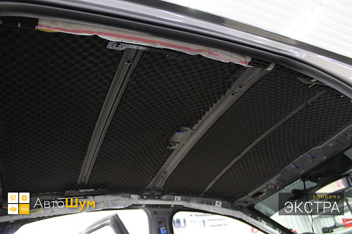 Клеим шумопоглотитель на крышу Киа Церато