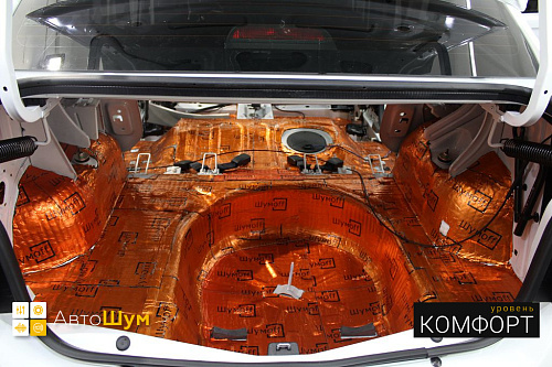 Клеим Шумофф М3 на дно багажника Рено Логана