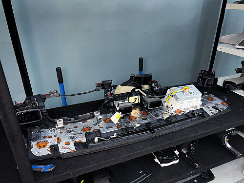 Виброизоляция корпуса панели Тойота Фортунер