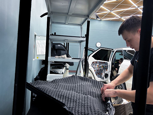 Шумоизоляция дверной обшивки Тойота Фортунер