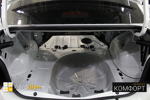 Разбираем багажник Рено Логана