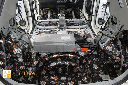 Оклеиваем багажник виброизоляцией Тойота Приус