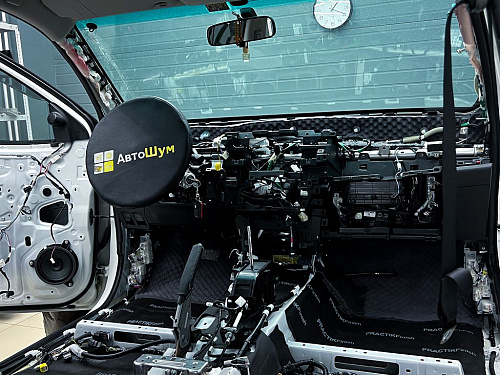 Шумоизоляция панели Тойота Фортунер