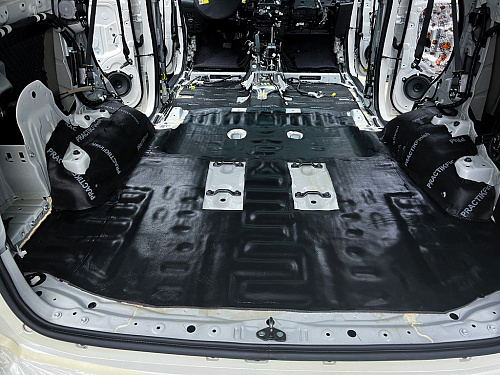 Шумоизоляция багажника Тойота Фортунер