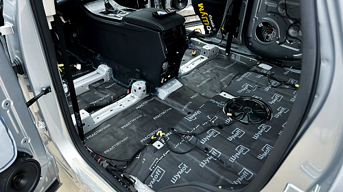 Шумоизоляция пола Джетур X70 Плюс