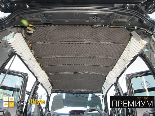 Шумоизоляция крыши Тойоты ББ.