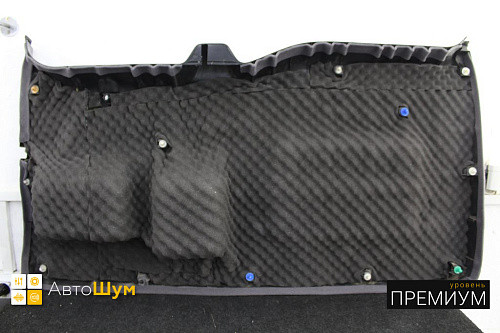 Клеим обшивку пятой двери Хонда СР-В 2