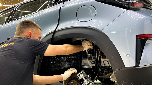 Жидкая резина на арках Чанган Юни-Т