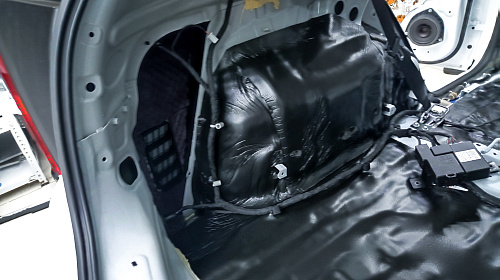 Шумоизоляция багажника и арок Хавейл Джолион