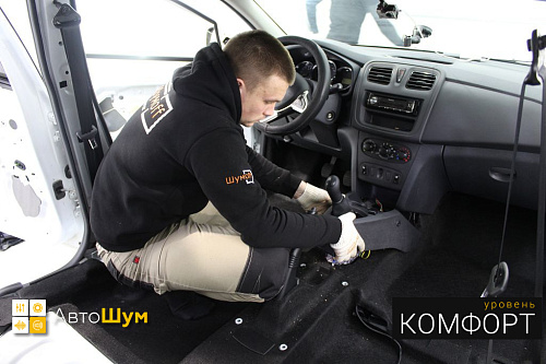 Разбираем салон Рено Логана