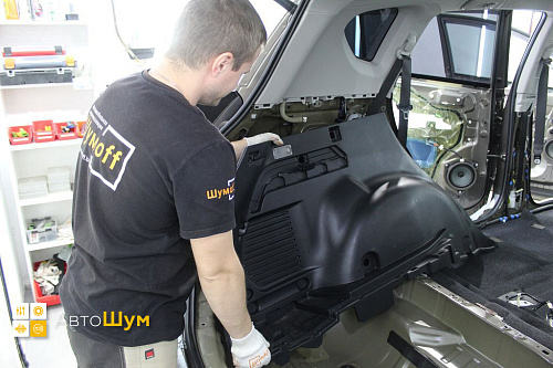 Разбираем багажник Тойоты Рав4 XА40.