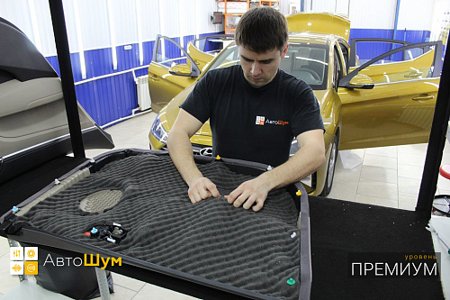 Оклеиваем шумопоглотителем обшивку двери Хендай Элантра