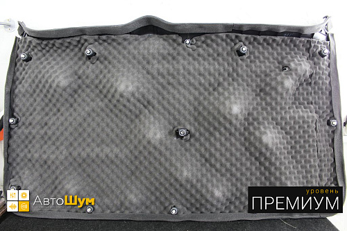 Оклеиваем Absorber А15 Обшивку пятой двери Тойоты Рав4.