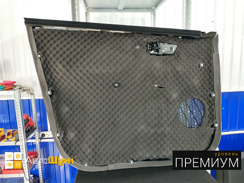 Шумоизоляция дверной обшивки Тойоты Ра4 Ха40