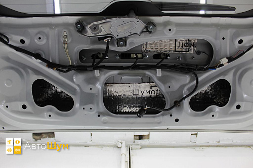 Виброизоляция пятой двери Тойота Приус