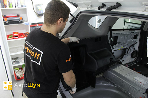 Разбираем багажник Тойота Приус