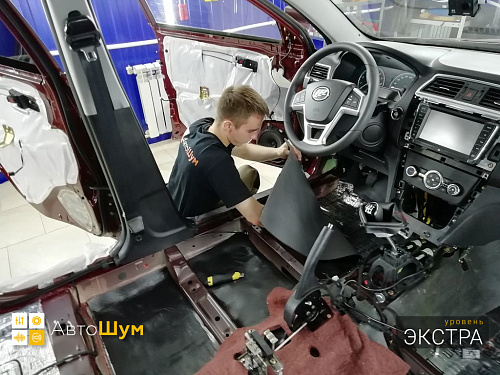 Клеим Шумофф Герметон 7Л на пол Лифан Солано