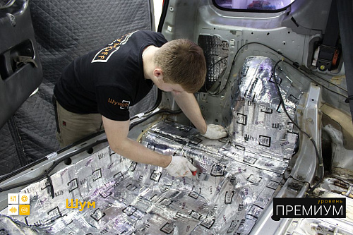 Клеим виброизоляцию в багажник  Хонда СР-В 2