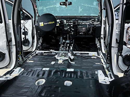 Шумоизоляция пола Тойота Фортунер