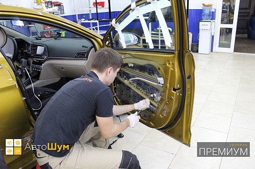Клеим виброизоляцию внутрь двери Хендай Элантра