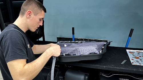 Оклейка противоскрипным материалов дверной обшивки Хавейл Джолион