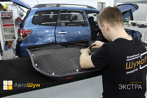 Оклеиваем шумопоглотителем обшивку двери Субару Форестер СХ