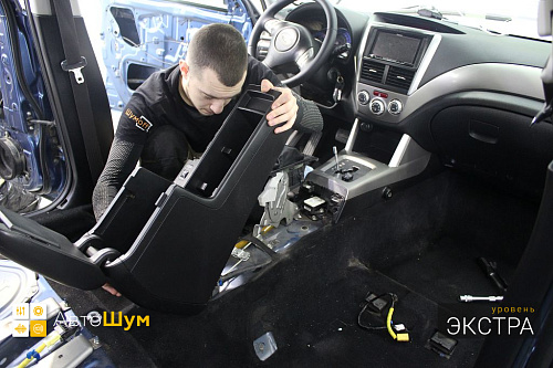 Разбираем салон Субару Форестер СХ