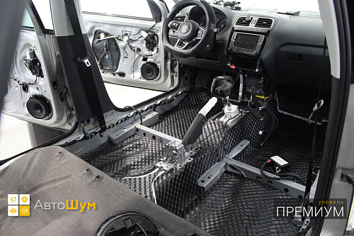 Шумоизоляция пола Фольксваген Поло MK5